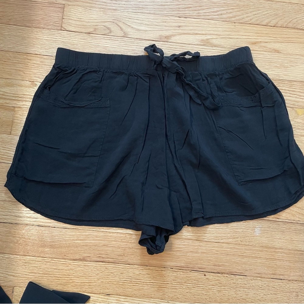 Abercrombie & Fitch black pull on shorts 2.5” inseam XL